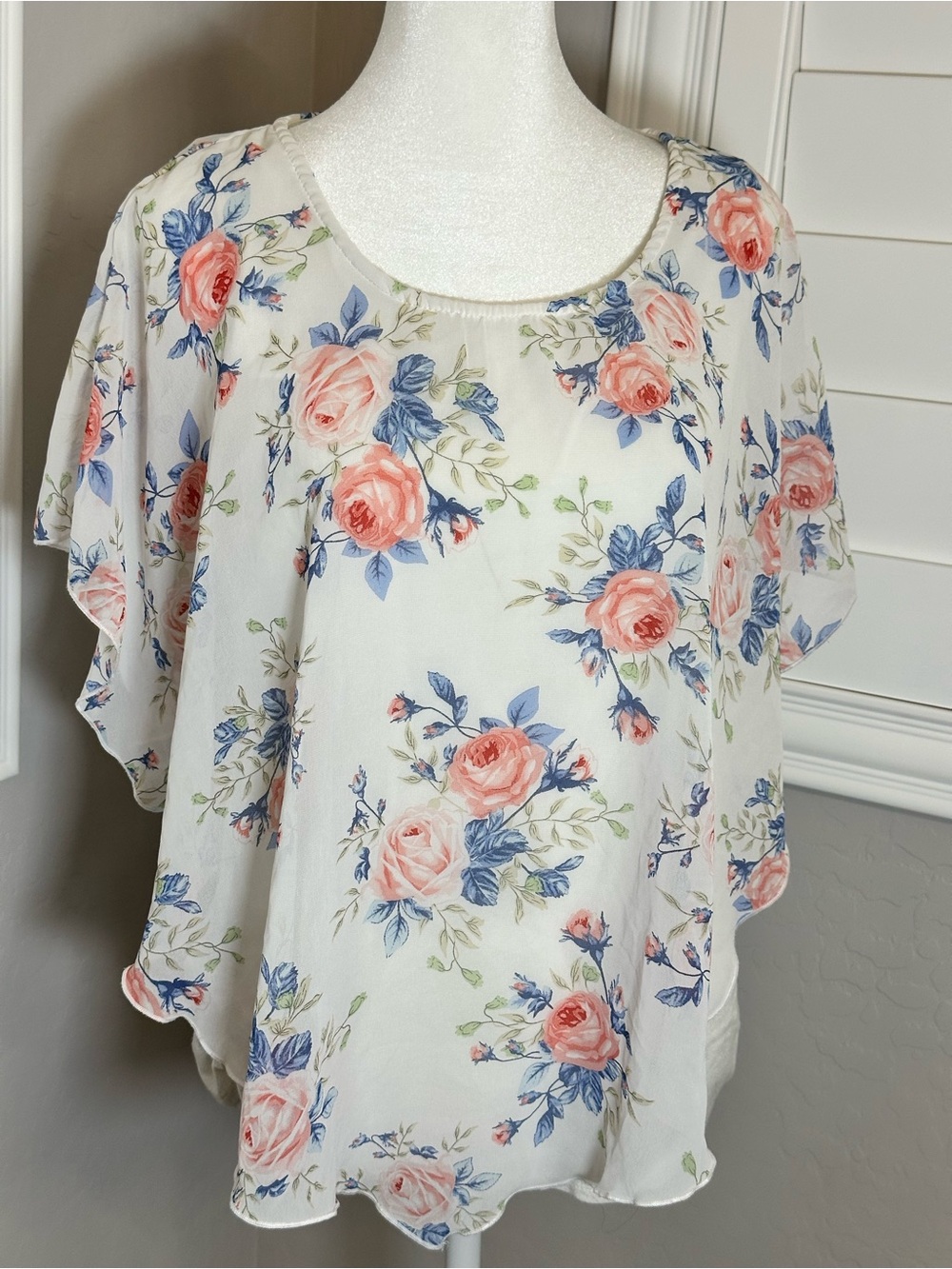 Bundle 4/$25 
Maternity Delirious White Floral Flutter Tunic with Coral and Blue